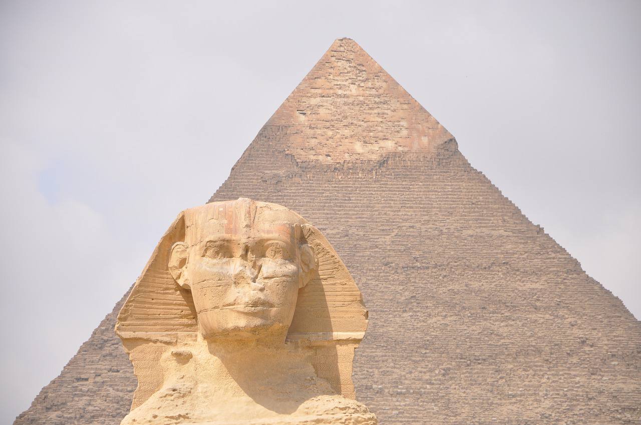 Day Trip to Cairo by bus | Giza Pyramids, Sphinx, Museum and Lunch